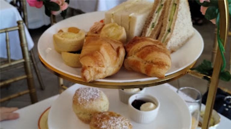 People cheering whine glasses at a table